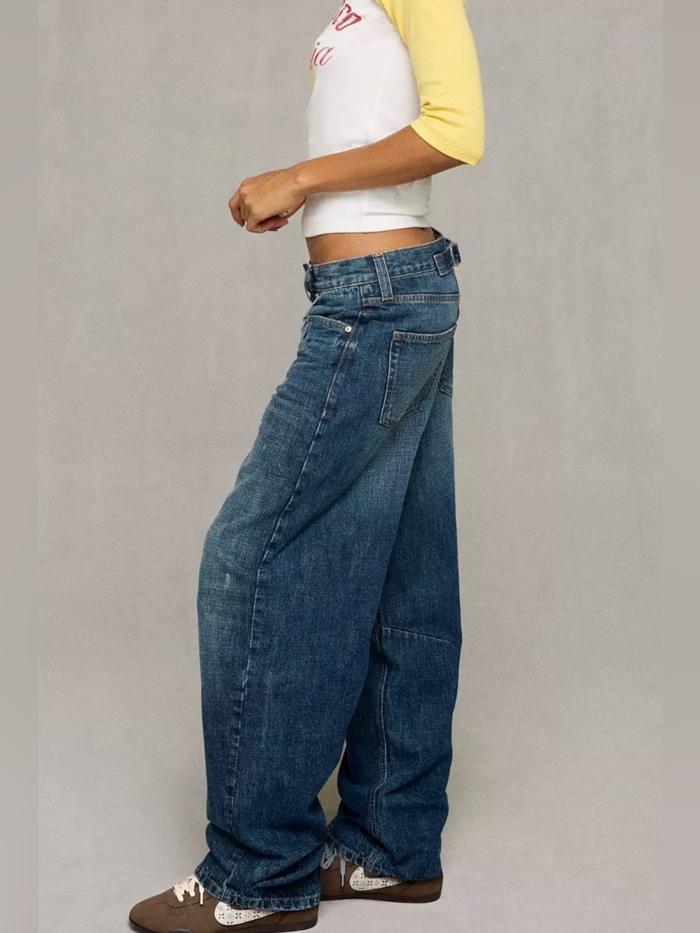 BDG Wide Leg Low-Rise Women's Jeans in Distressed Blue